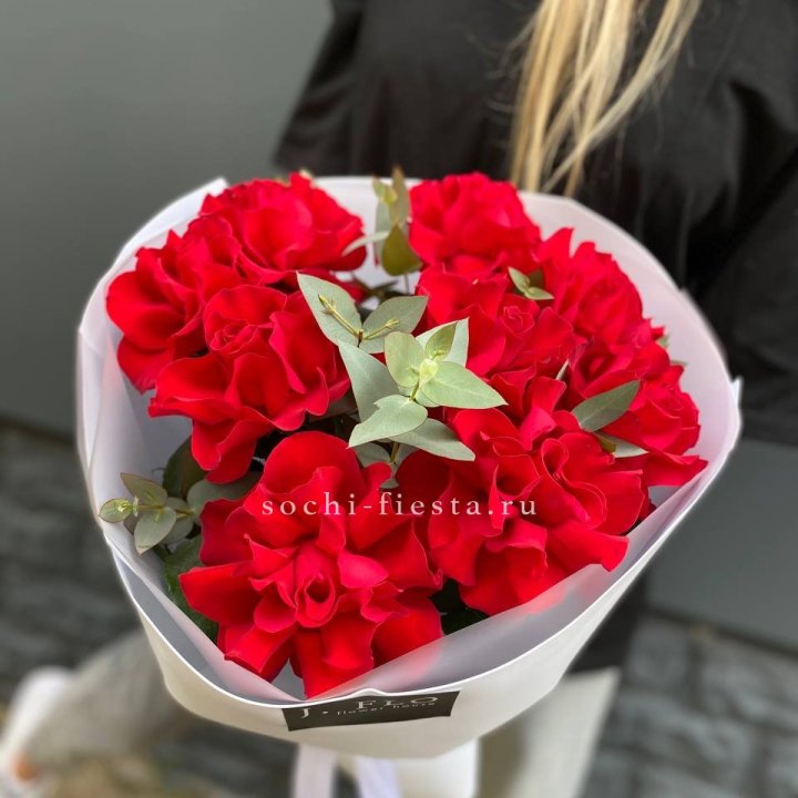 9 Красных французских роз в Оренбурге