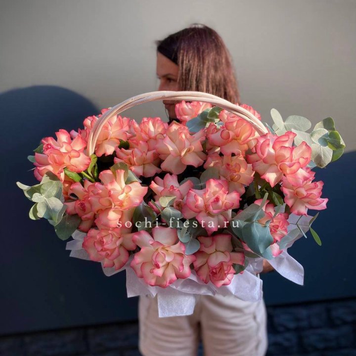 25 Французских роз Джумилия в корзине в Оренбурге