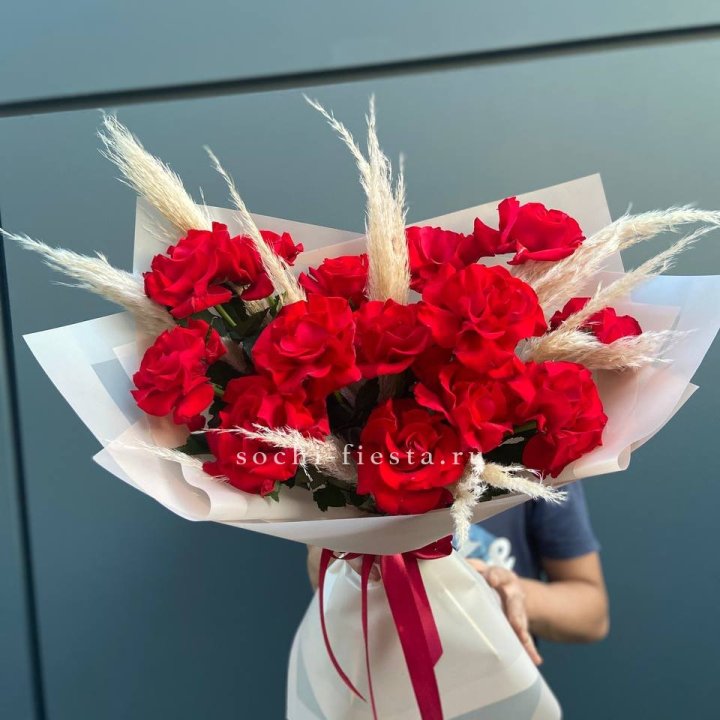 15 Красных французских розы в Оренбурге
