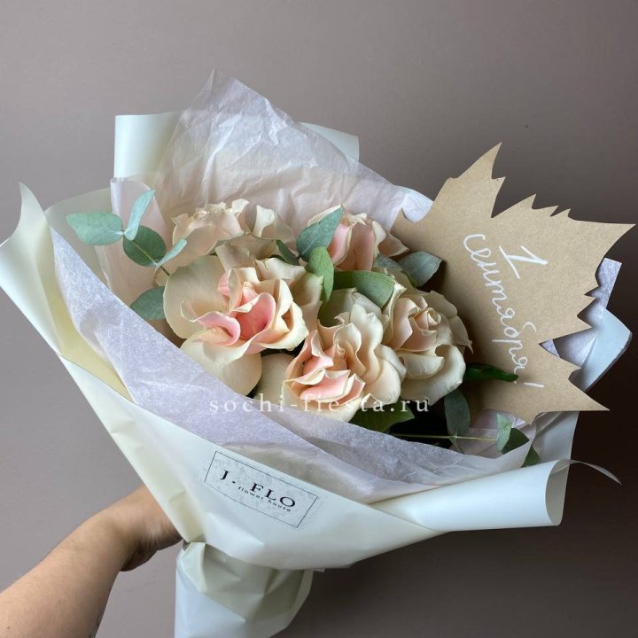 Букет кремовых роз к дню знаний в Оренбурге