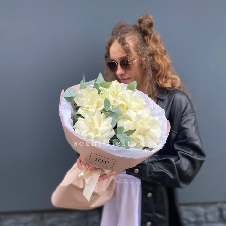 5 Белых французских роз в Оренбурге