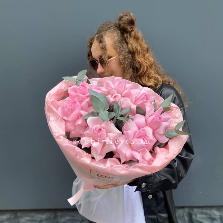 7 розовых роз в Оренбурге