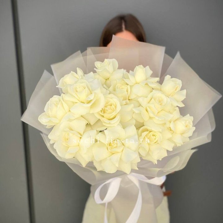 13 белых роз в Оренбурге