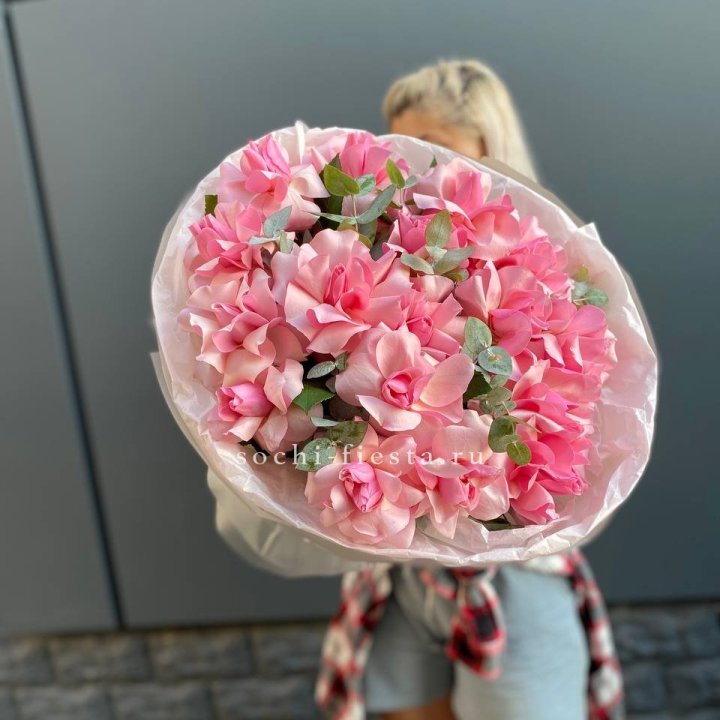 17 розовых роз в Оренбурге