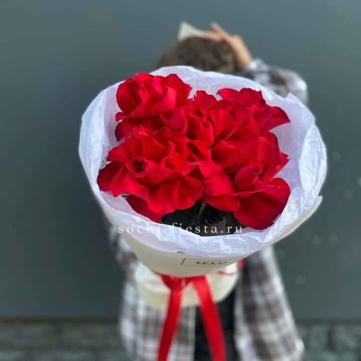 5 французских красных роз в Оренбурге