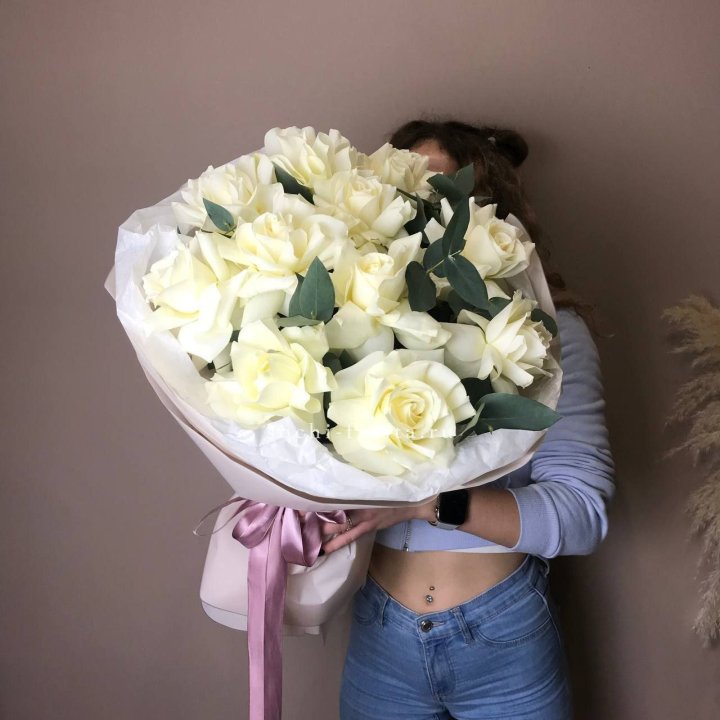 11 Белых французских роз "Вайт найс" в Оренбурге