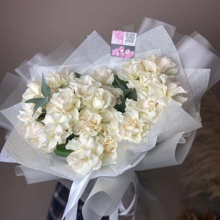 21 французских роз с эвкалиптом в Оренбурге