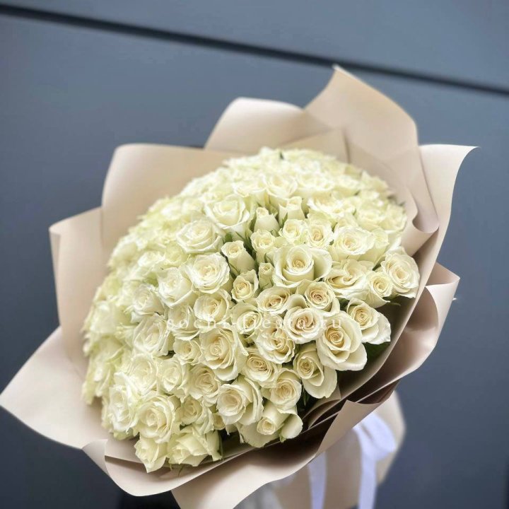 101 белая роза Атена в Оренбурге