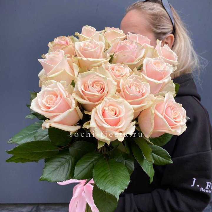 15  кремовых высоких роз в Оренбурге