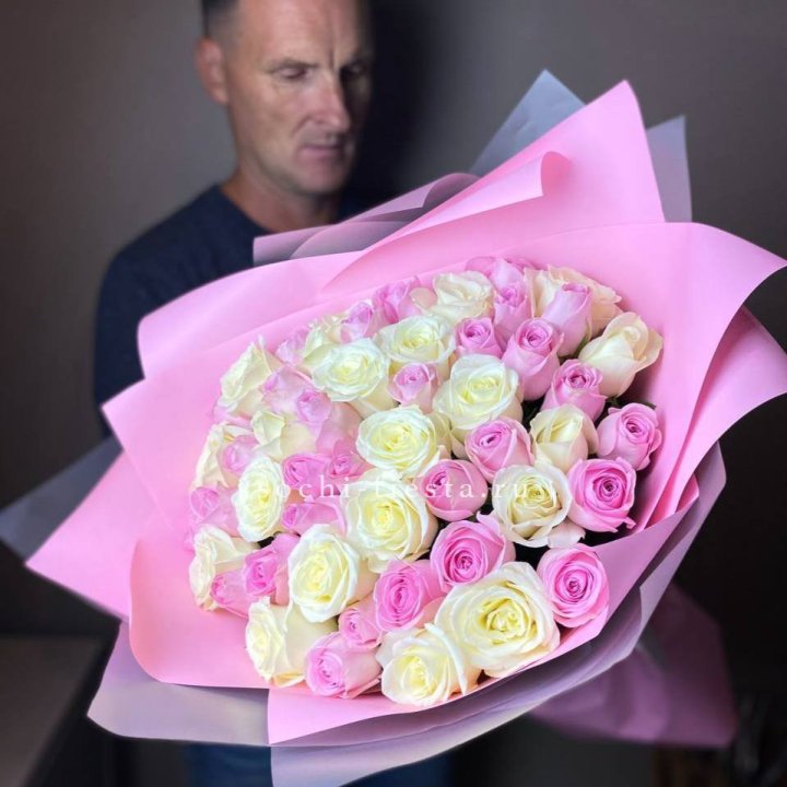 51 белых и розовых роз в Оренбурге