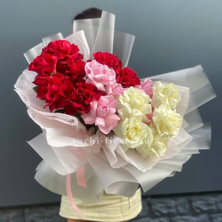 Микс из 17 роз в Оренбурге