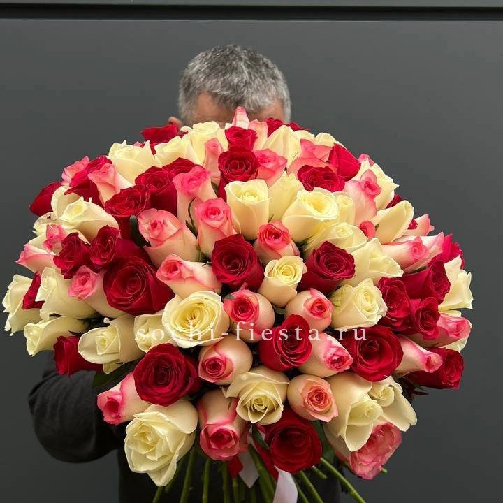101 разноцветная роза "Джули" в Оренбурге