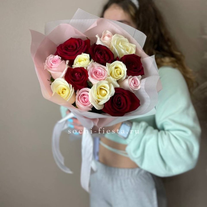 15 роз "Карусель" в Оренбурге