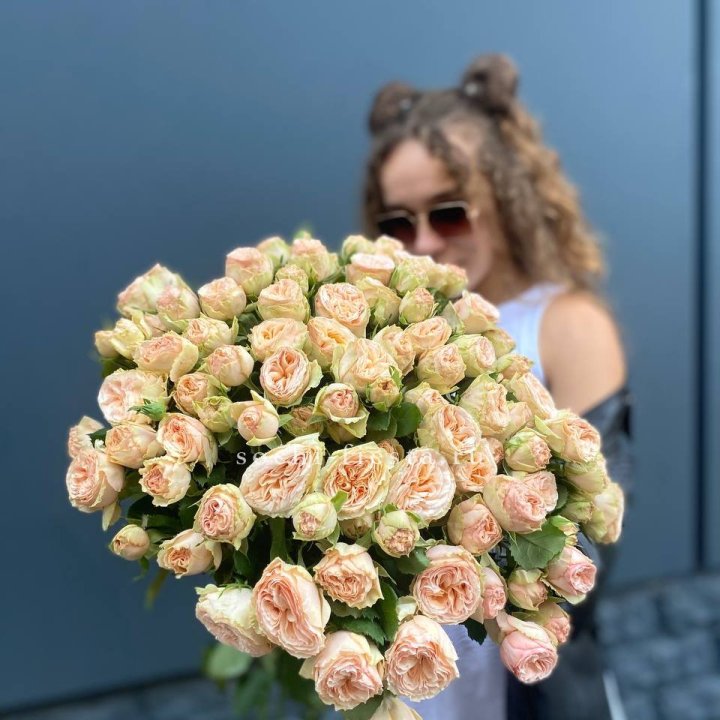 25 пионовидных роз в Оренбурге