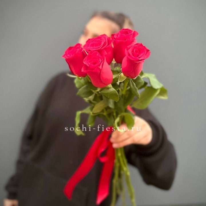 Букет 5 красных роз  в Оренбурге