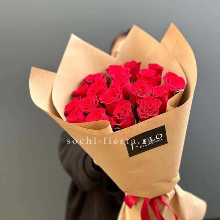 19 красных роз в крафте в Оренбурге