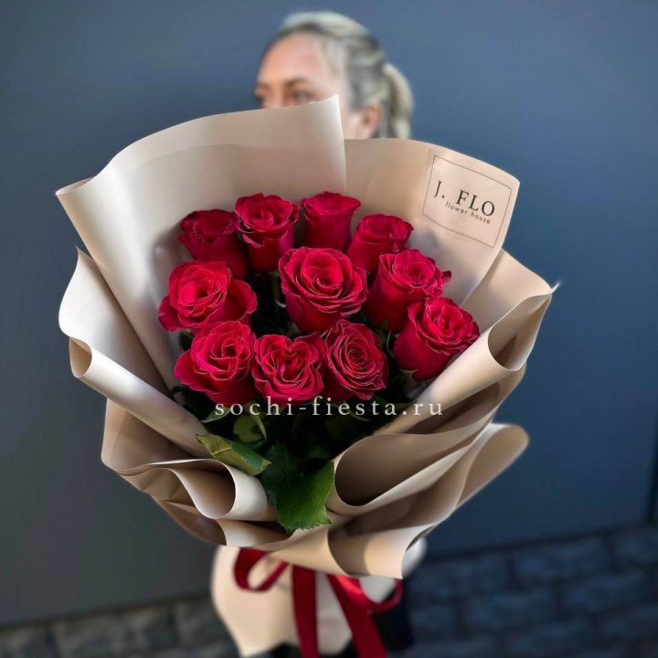 Букет красных роз "Наоми" в Оренбурге