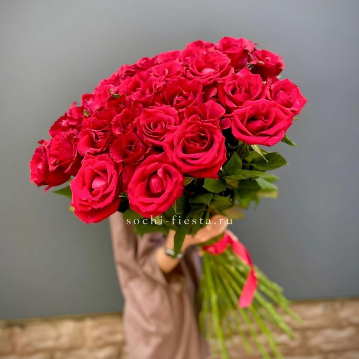 51 высокая красная роза в Оренбурге