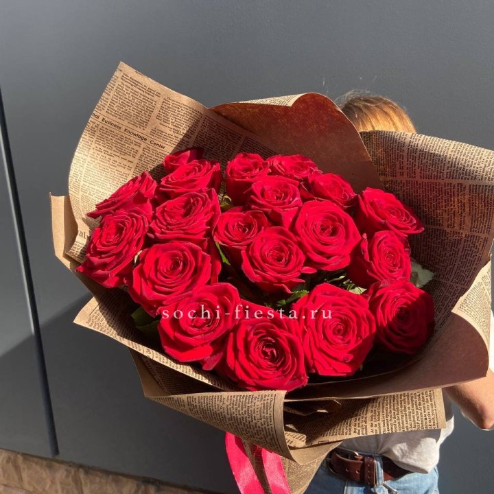 19 красных роз Леди Крафт в Оренбурге