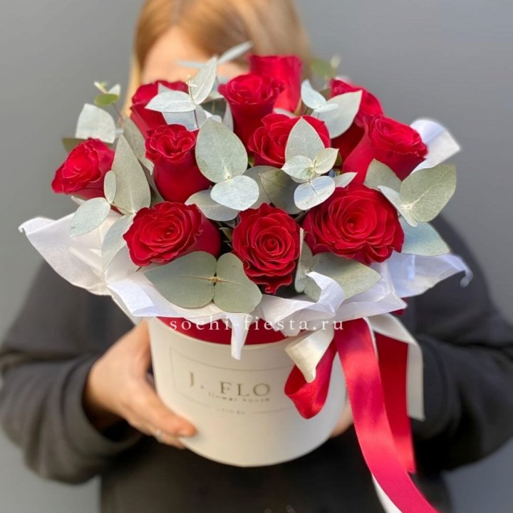 11 роз в шляпной коробке в Оренбурге
