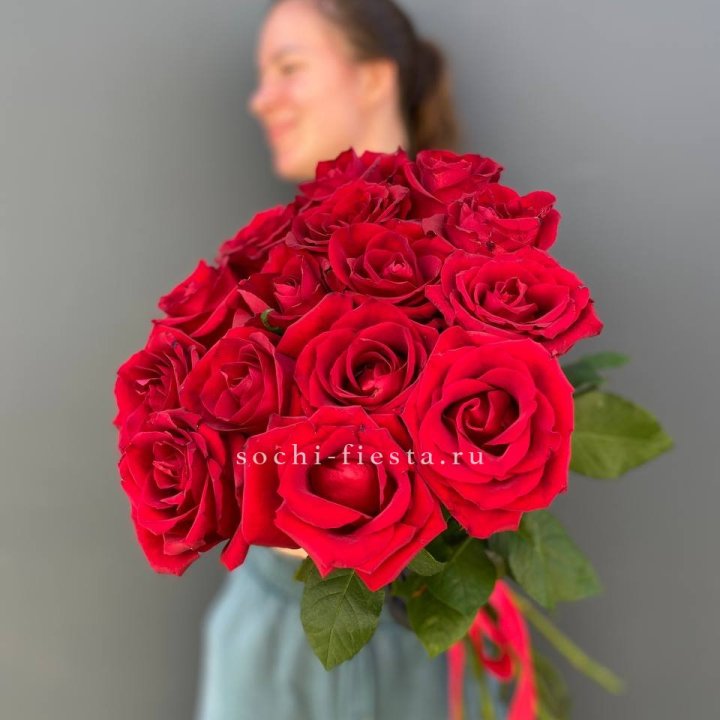 15 красных роз под ленту в Оренбурге