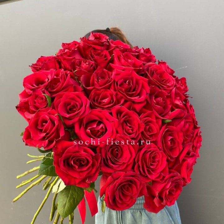 35 красных роз под ленту в Оренбурге