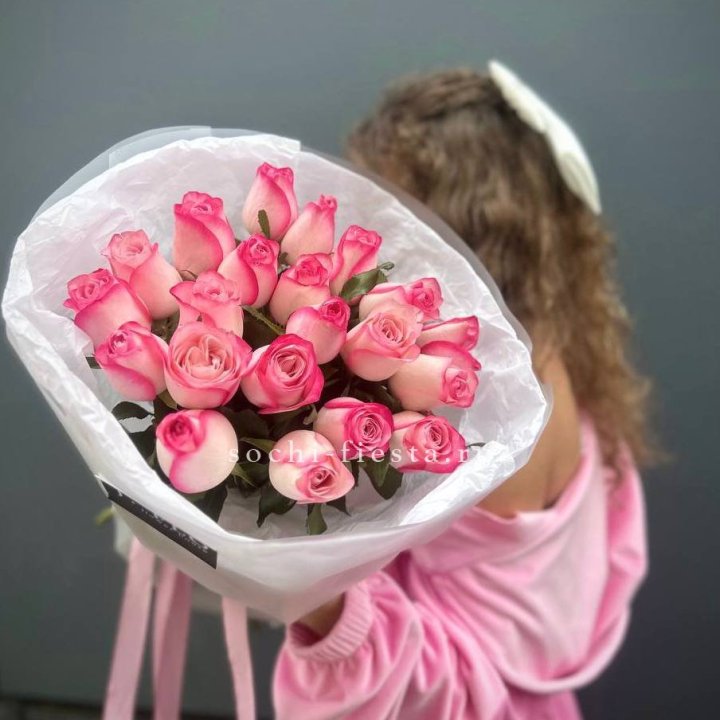 21 розовые розы Венди  в оформлении в Оренбурге