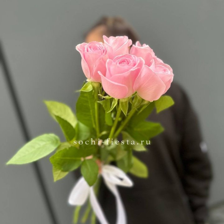 Букет 5 розовых роз  в Оренбурге