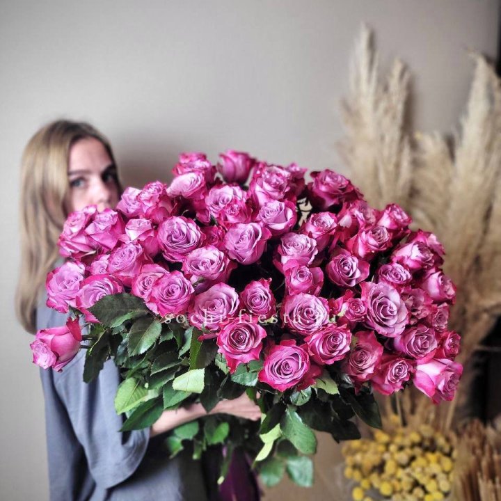 Охапка высоких роз Деп перпел в Оренбурге