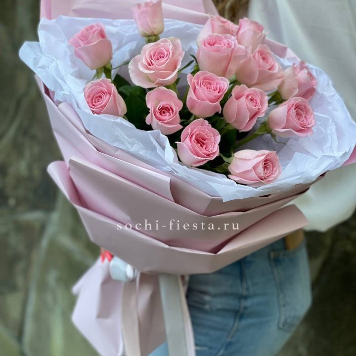 Розовые розы в авторском оформлении в Оренбурге