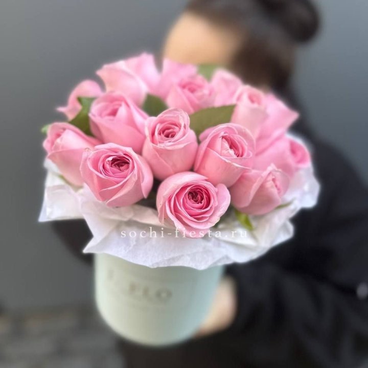 17 розовых роз в цилиндре в Оренбурге