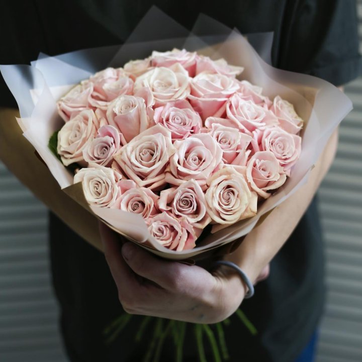 27 кремовых роз в Оренбурге