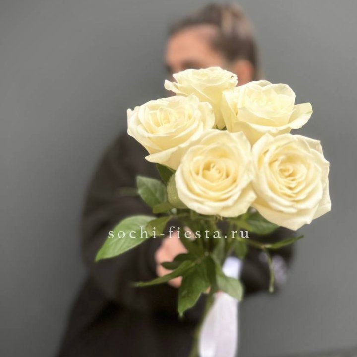 Букет 5 белых роз  в Оренбурге