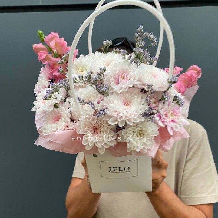 Сумочка из стойких цветов  в Оренбурге