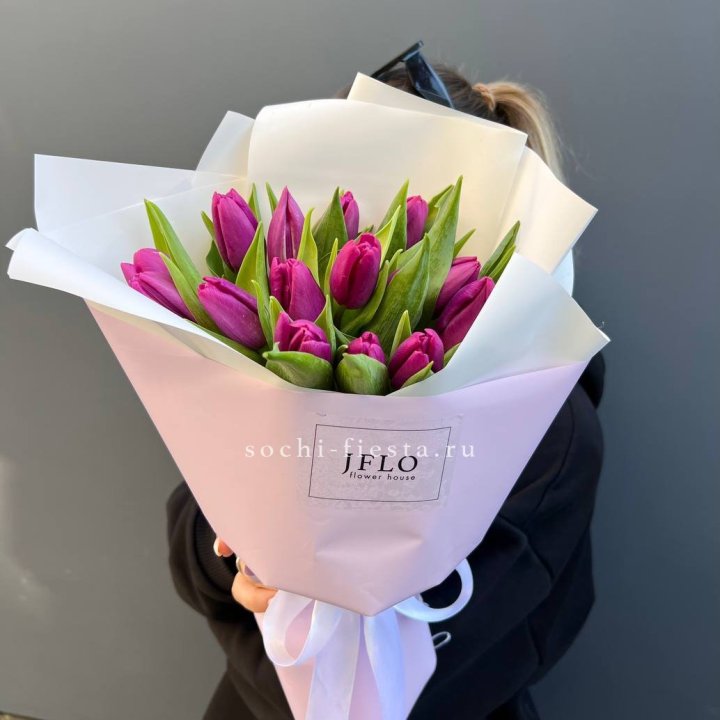 15 пурпурных тюльпанов в Оренбурге