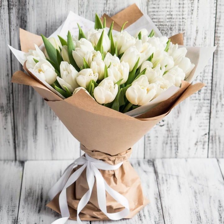 25 белых тюльпанов в Оренбурге