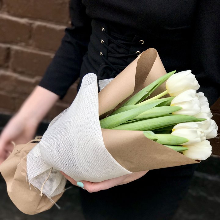 Букет белых тюльпанов в Оренбурге