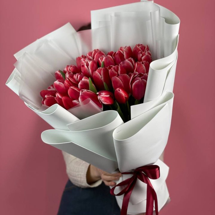 Букет красных тюльпанов в Оренбурге